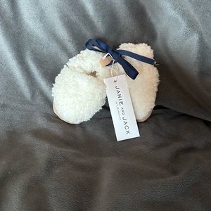 JANIE AND JACK BABY SHERPA CRIB SHOE
6-12 Months